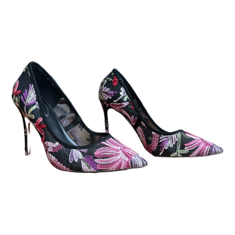 ✧ Embroidered floral heels